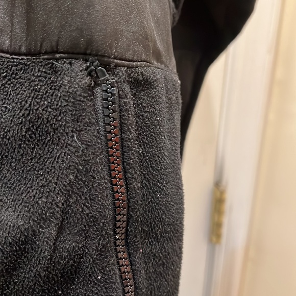 THE NORTH FACE Weather Jacket with so many zippers and pockets. - Picture 14 of 14